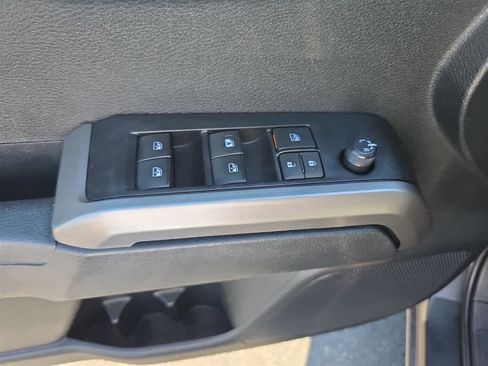 Used 2022 Toyota Tacoma SR5 AWD/4WD image 31