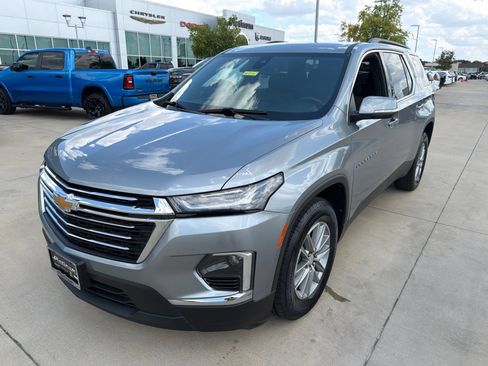 Used 2023 Chevrolet Traverse LT FWD image 9