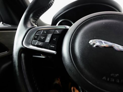 Used 2017 Jaguar F-PACE S image 36