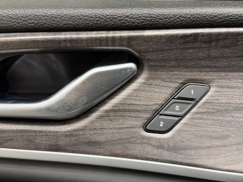 Used 2022 Jeep Grand Cherokee L Limited image 22