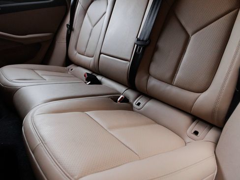 Certified 2026 Porsche Macan AWD/4WD image 23