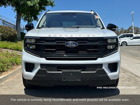 Used 2025 Ford Expedition Active AWD/4WD image 9