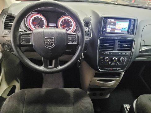 Used 2019 Dodge Grand Caravan SE FWD image 22