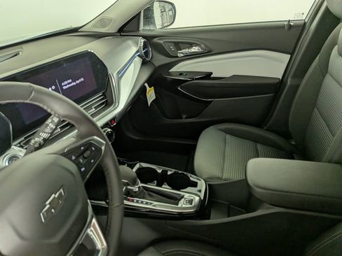New 2026 Chevrolet Trax LT w/ Driver Confidence Package FWD image 23