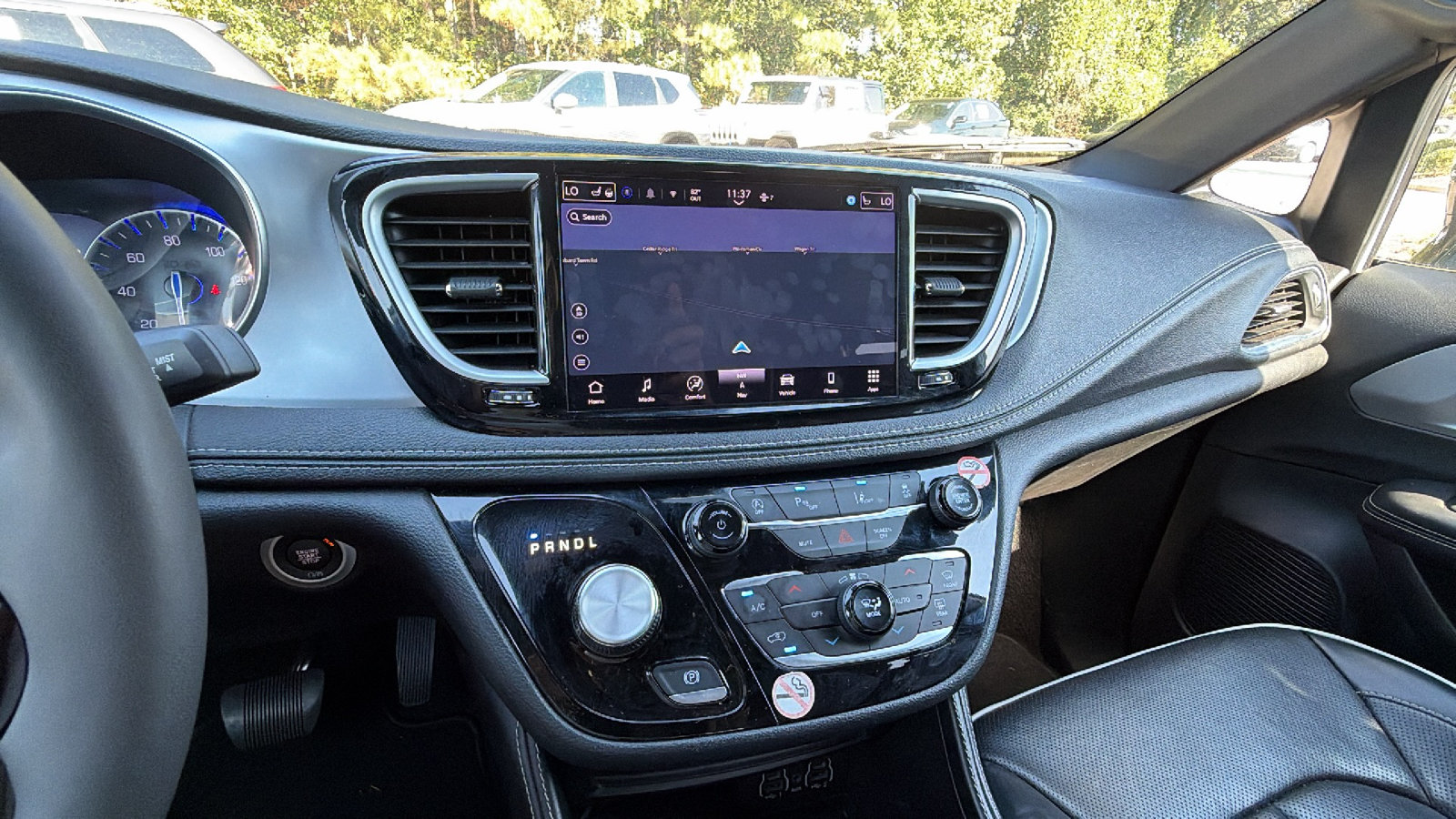 Used 2025 Chrysler Pacifica Limited FWD image 33