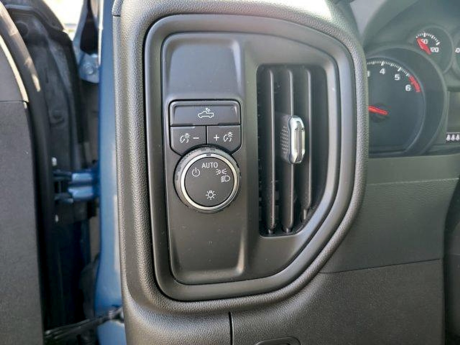 Used 2024 Chevrolet Silverado 1500 Custom RWD image 31