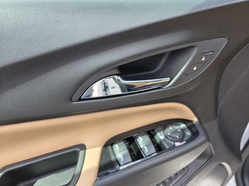 Used 2022 Chevrolet Equinox Premier image 16