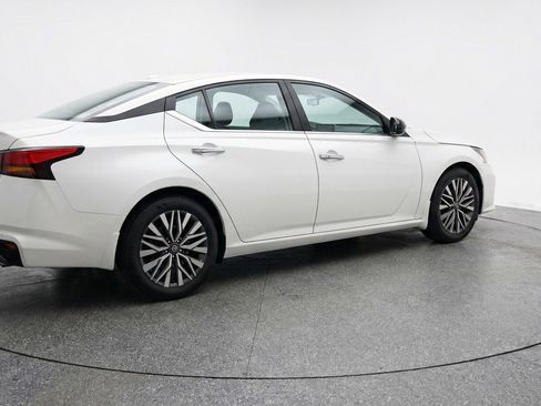 Used 2025 Nissan Altima 2.5 SV image 9