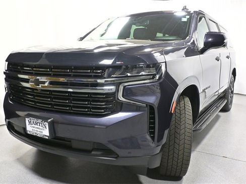 Certified 2022 Chevrolet Suburban RST w/ Sport Performance Package image 8