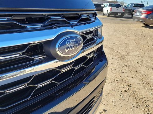 Used 2023 Ford Expedition Limited image 13