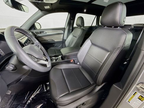 Certified 2023 Volkswagen Atlas Cross Sport SE w/ Panoramic Sunroof Package AWD/4WD image 5