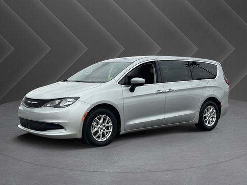 Used 2023 Chrysler Voyager LX FWD image 34