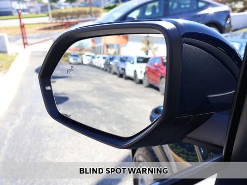 Used 2022 Volkswagen Atlas Cross Sport SE w/ Panoramic Sunroof Package image 5