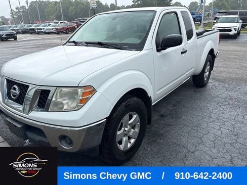 Used 2011 Nissan Frontier SV AWD/4WD image 1