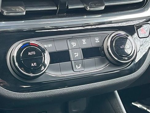 Used 2025 Buick Envista Sport Touring image 17