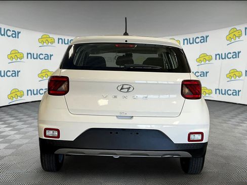Used 2025 Hyundai Venue SE image 5
