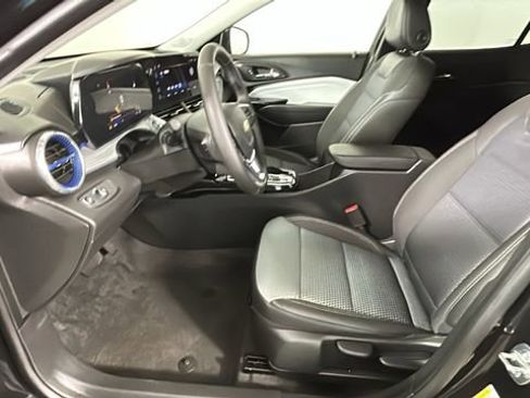 Used 2026 Chevrolet Trax LT w/ Driver Confidence Package FWD image 12