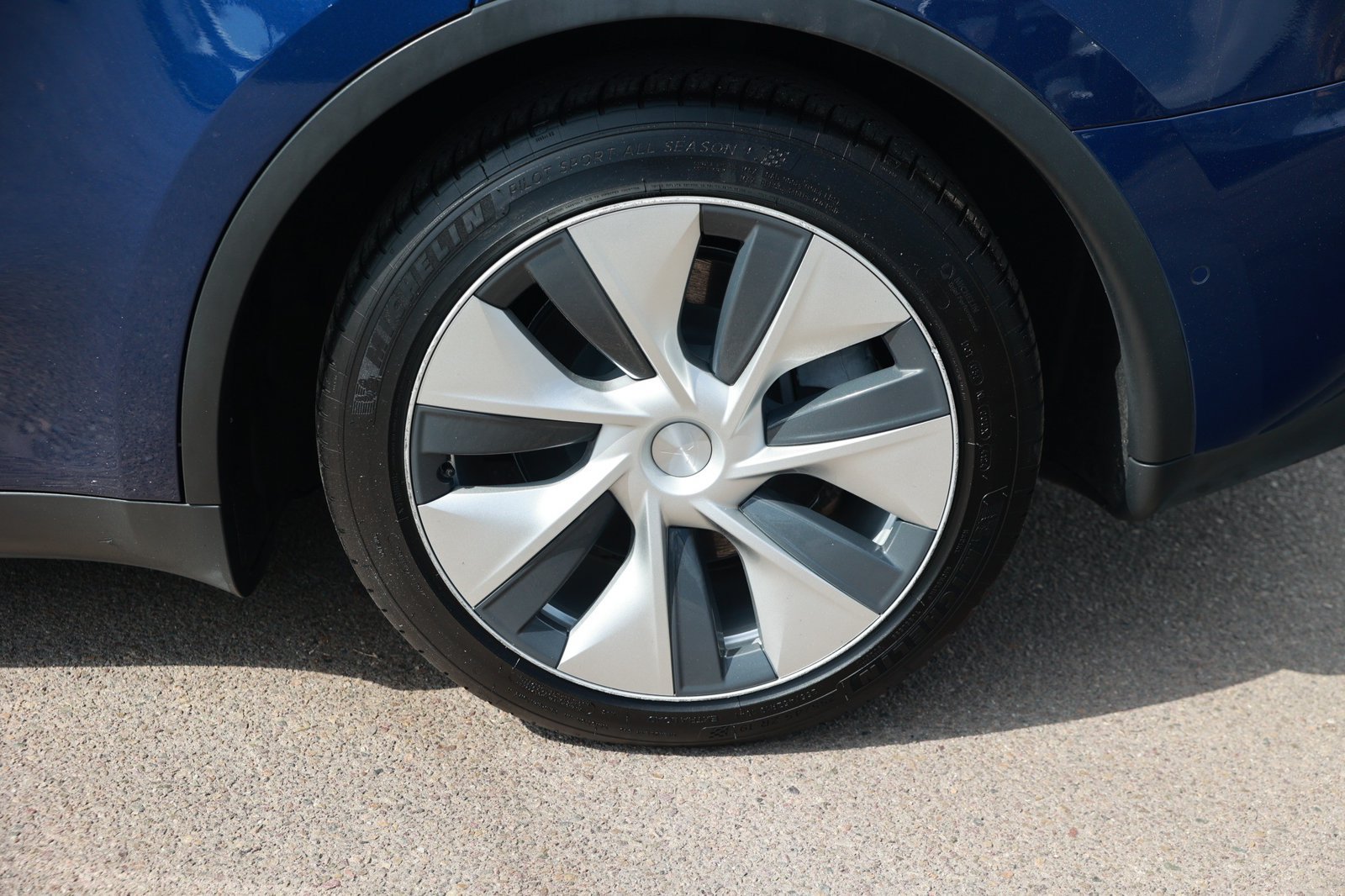 Used 2021 Tesla Model Y Long Range AWD/4WD image 13