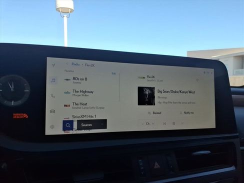 Used 2025 Lexus ES 300h w/ Luxury Package image 23