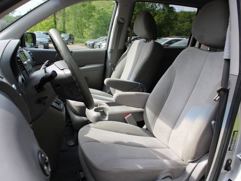 Used 2012 Kia Sedona LX w/ PWR Pkg FWD image 21