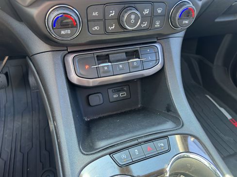 Used 2022 GMC Acadia AT4 w/ Technology Package image 25