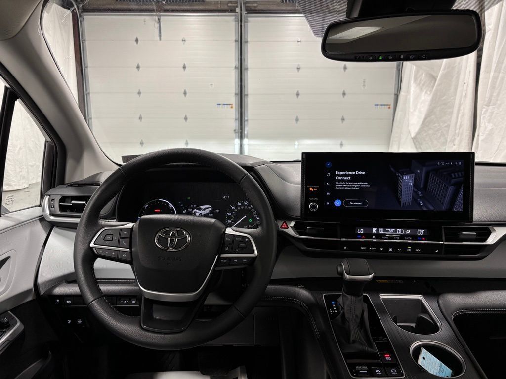 Used 2026 Toyota Sienna XLE AWD/4WD image 16