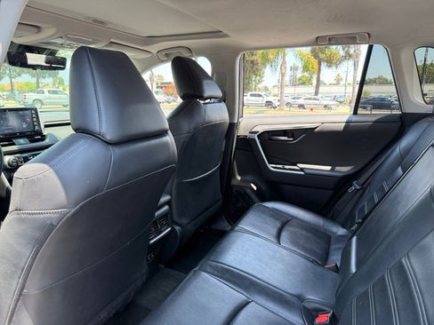 Used 2020 Toyota RAV4 Limited image 16