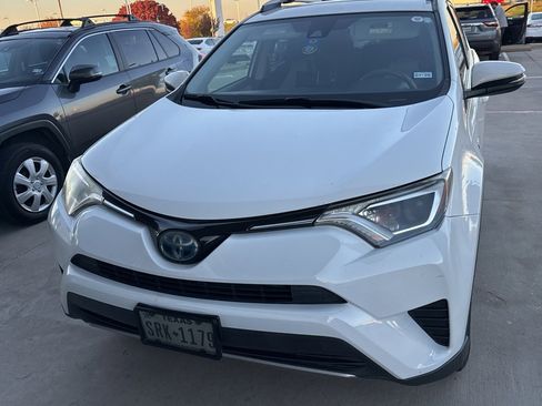 Used 2018 Toyota RAV4 LE Plus image 6
