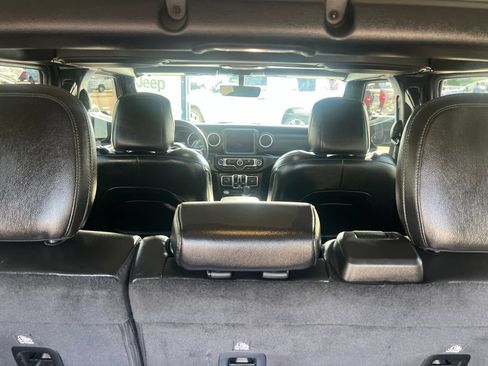 Used 2022 Jeep Wrangler Unlimited Sahara AWD/4WD image 55