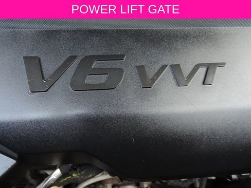 Used 2018 Chevrolet Traverse LT image 17