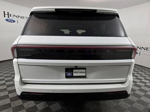 New 2025 Lincoln Navigator L Reserve AWD/4WD image 6