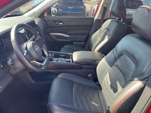 Certified 2024 Nissan Pathfinder Platinum image 4