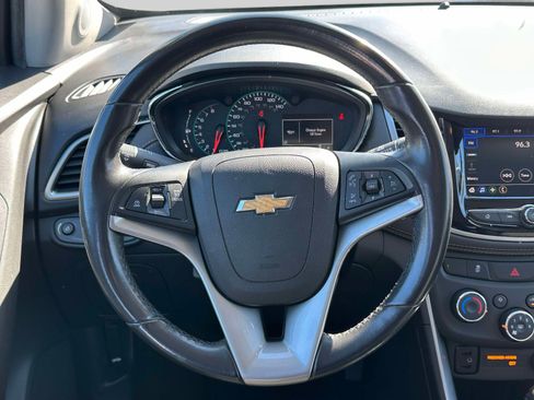 Used 2022 Chevrolet Trax LT w/ LT Convenience Package image 13