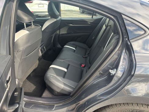 Used 2025 Toyota Camry SE image 23