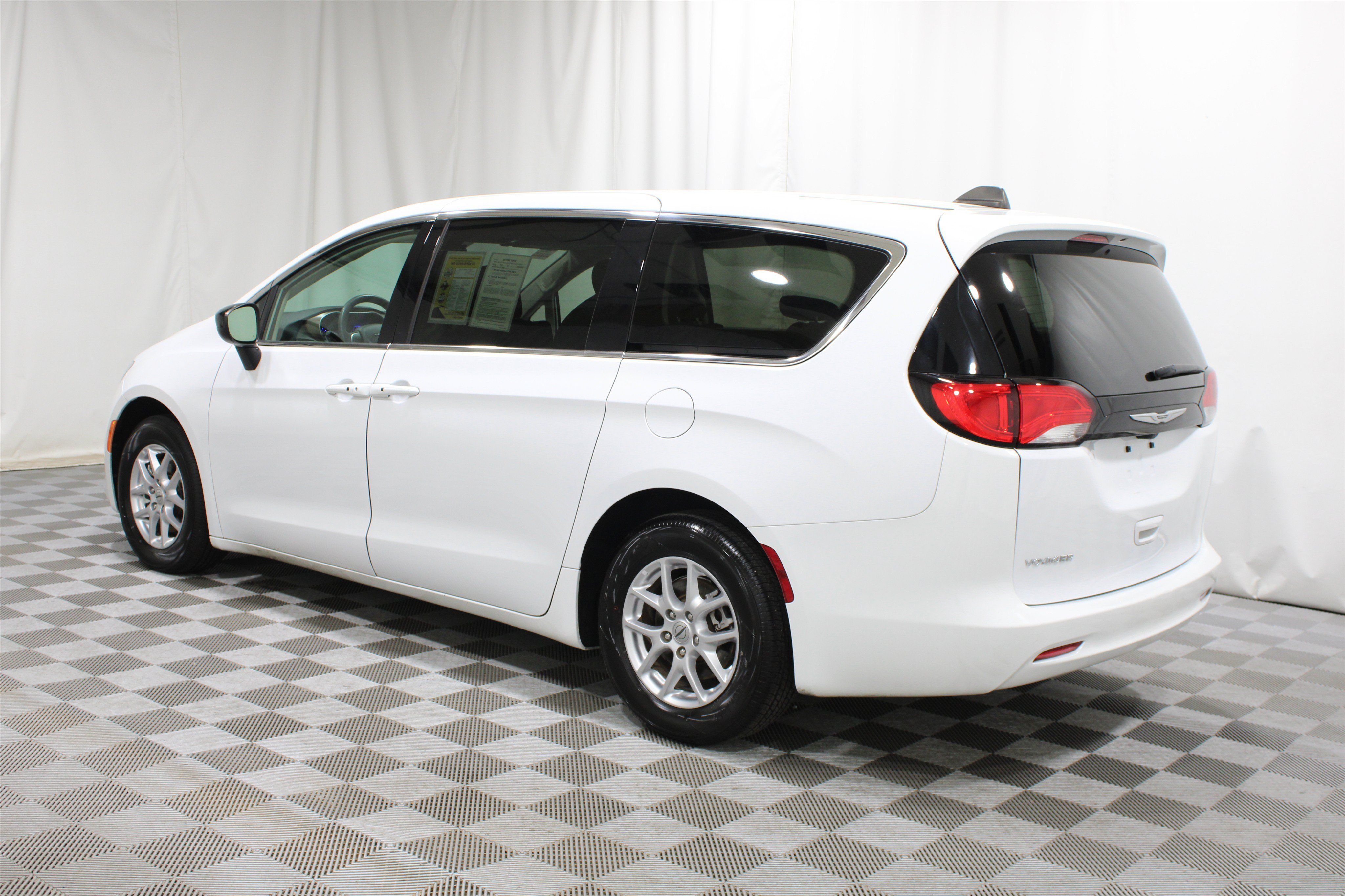 Used 2024 Chrysler Voyager LX FWD image 33