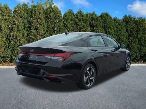 Used 2023 Hyundai Elantra SEL w/ Convenience Package FWD image 4