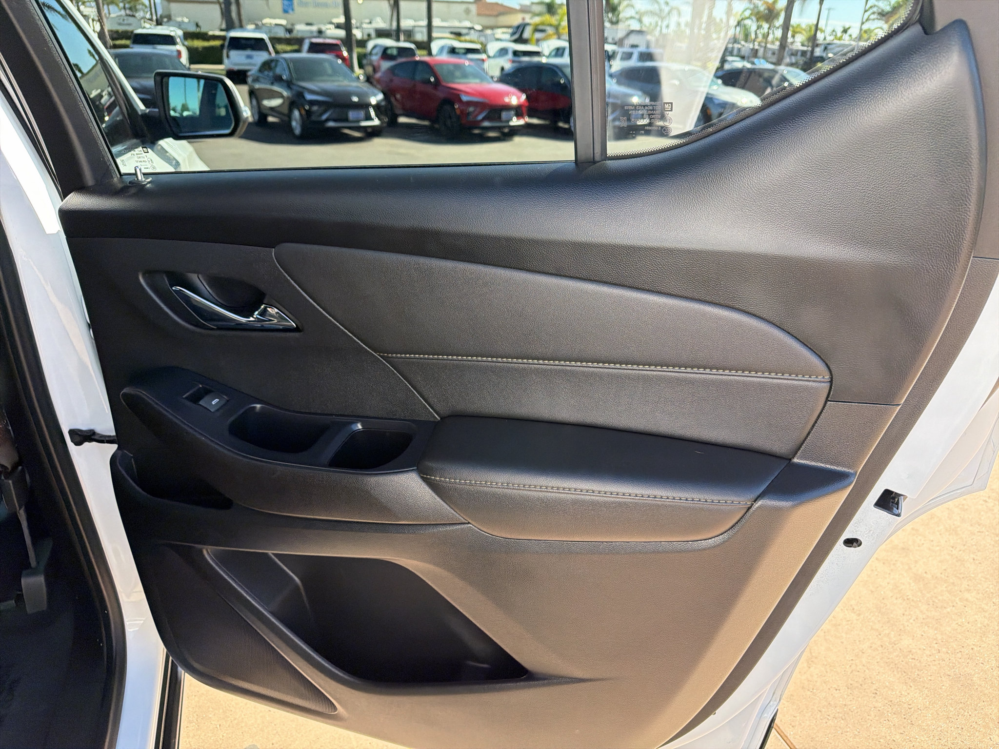 Used 2022 Chevrolet Traverse LT FWD image 11