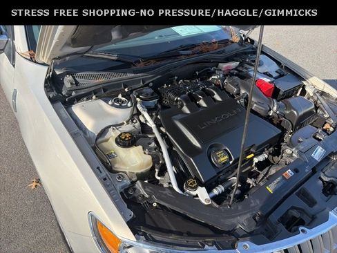 Used 2010 Lincoln MKZ image 9