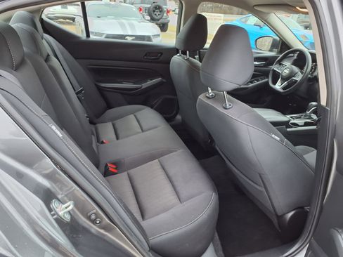 Used 2024 Nissan Altima 2.5 SV image 10