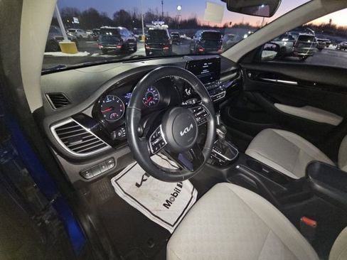 Used 2022 Kia Seltos EX image 15