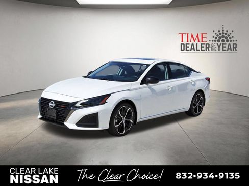 Certified 2025 Nissan Altima 2.5 SR FWD image 3