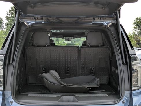 Used 2025 Chevrolet Tahoe Premier AWD/4WD image 31