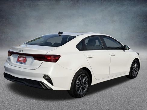Used 2024 Kia Forte LXS FWD image 3