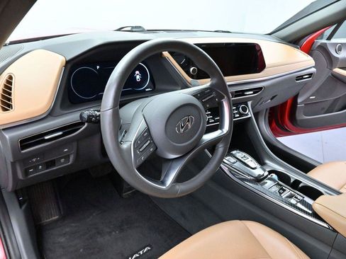 Used 2021 Hyundai Sonata Limited w/ Preferred Accessory Package FWD image 16