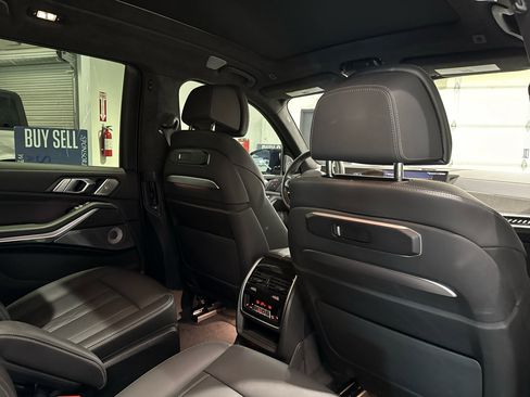 Used 2025 BMW X7 M60i image 29