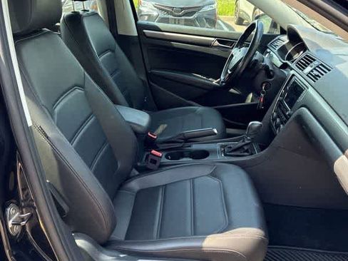 Used 2017 Volkswagen Passat 1.8T R-Line FWD image 18