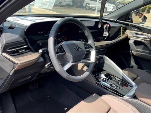 New 2025 Audi Q5 Prestige image 8