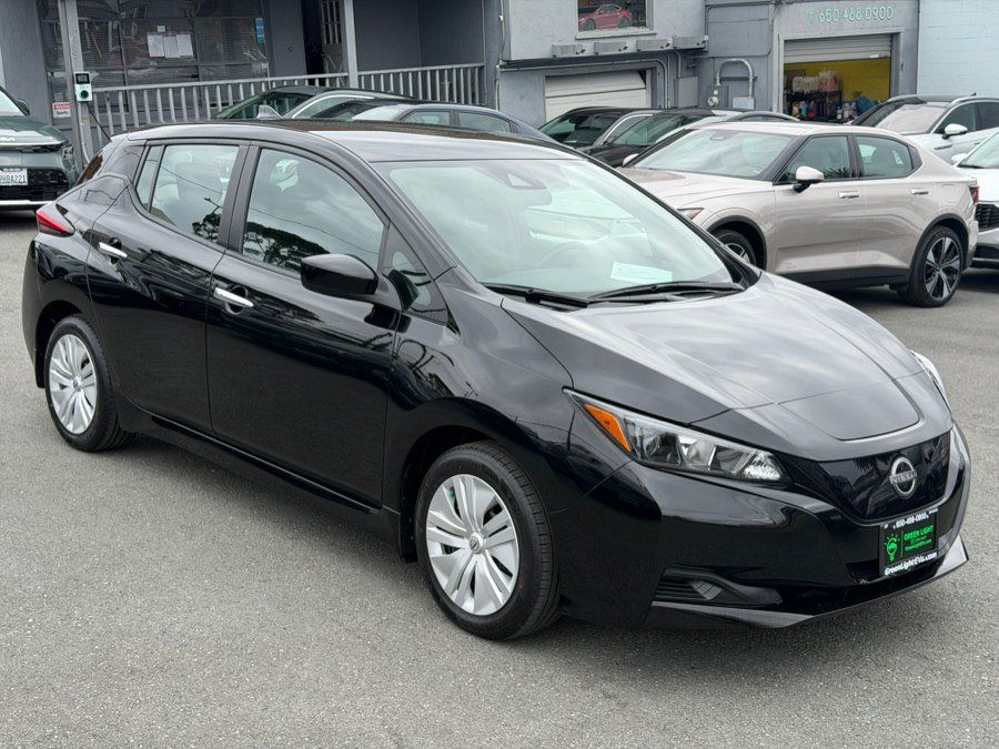 Used 2025 Nissan Leaf S FWD image 3