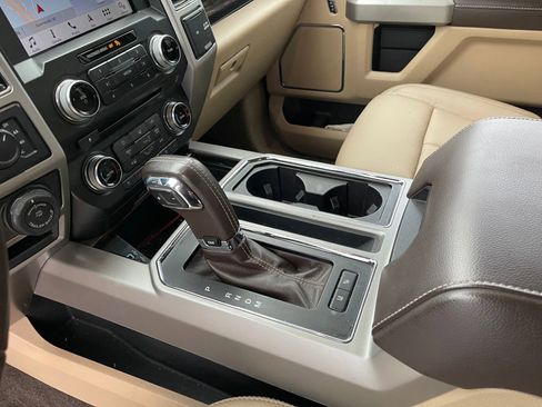 Used 2018 Ford F150 Lariat w/ Equipment Group 502A Luxury image 18