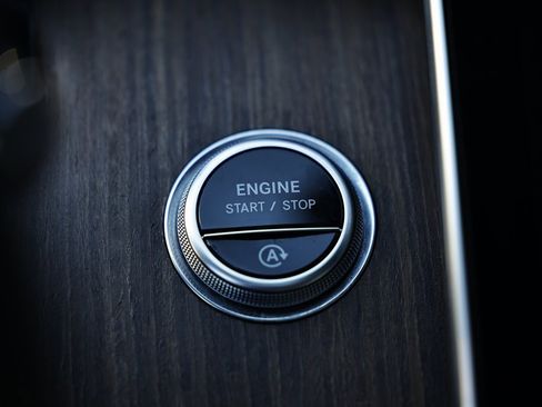 Used 2023 Mercedes-Benz C 300 C 300 w/ Exclusive Trim Package image 37